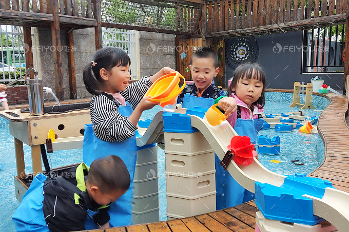 走進(jìn)幼兒園沙水玩具，體驗(yàn)探究樂(lè)趣